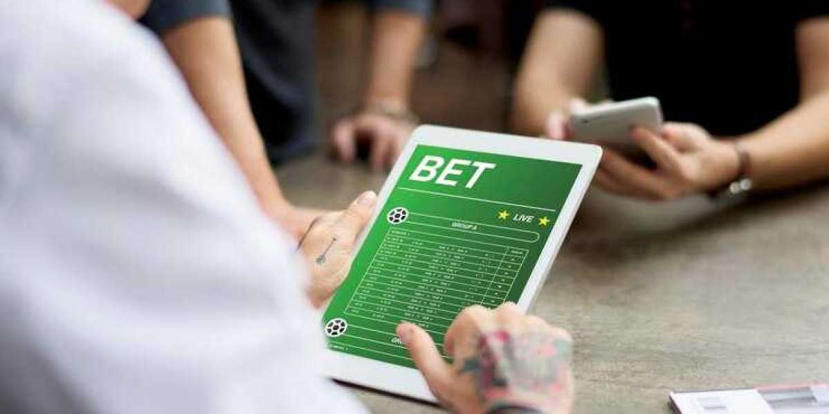 "Online Sports Betting: Excitement at Your Fingertips"